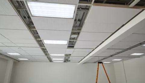 Jaki jest koszt robocizny sufitu podwieszanego Katowice