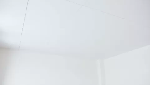 Jaki jest koszt robocizny sufitu podwieszanego Płock