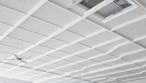 Jaki jest koszt robocizny sufitu podwieszanego Toruń